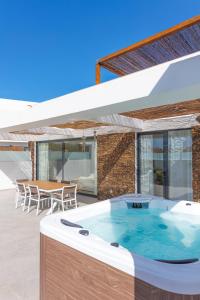 Πισίνα στο ή κοντά στο Lokahi Villa