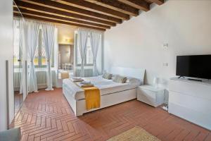 a living room with a couch and a flat screen tv at La Maison in Bergamo