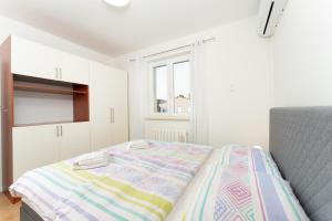 Postel nebo postele na pokoji v ubytování Apartments Oriana