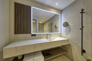 Ένα μπάνιο στο LH Suites Aparthotel NEW OPENING inkl JokerCard
