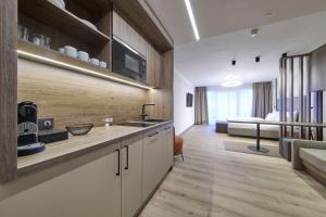 Η κουζίνα ή μικρή κουζίνα στο LH Suites Aparthotel NEW OPENING inkl JokerCard