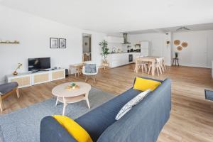 TV a/nebo společenská místnost v ubytování La Catinou - Maison confortable et spacieuse