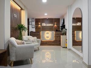a lobby with two chairs and a sign that says moto at Hotel Encanto in Popayan