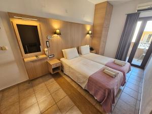 Posteľ alebo postele v izbe v ubytovaní Elounda Sunrise Apartments