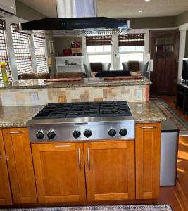 Η κουζίνα ή μικρή κουζίνα στο 3-bedroom-6 mins to Meta-Near Stanford and Google +13 φωτογραφίες