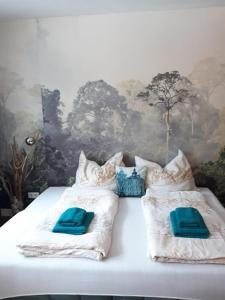 Posteľ alebo postele v izbe v ubytovaní Grubhof Treetops + 37 fotografií