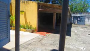 an entrance to a building with a garage at Apt térreo Gonçalves Chaves prox Bento in Pelotas