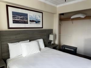 Postel nebo postele na pokoji v ubytování Westport Inn