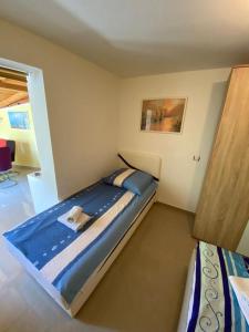 Ένα ή περισσότερα κρεβάτια σε δωμάτιο στο Apartments Stepen