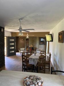 a dining room with a table and chairs at Cabaña Rubí, Complejo El Colibrí in Villa del Dique
