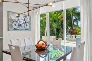 Φωτογραφία από το άλμπουμ του Hemingway 3 Bedroom Condo 2 Blocks from the Beach σε Deerfield Beach