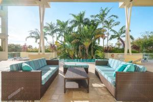 Χώρος καθιστικού στο Hemingway 3 Bedroom Condo 2 Blocks from the Beach