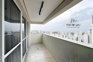 Un balcón con vista a una ciudad en #2216# Flat lindo - Brookfield Towers, en Goiânia