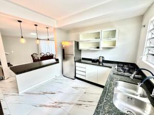 Η κουζίνα ή μικρή κουζίνα στο Casa à 200mts da Praia