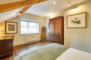 Katil atau katil-katil dalam bilik di Host & Stay - The Rooftop Gallery +10 gambar