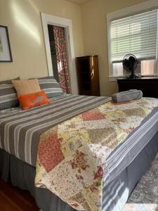 Ένα ή περισσότερα κρεβάτια σε δωμάτιο στο 3-bedroom-6 mins to Meta-Near Stanford and Google