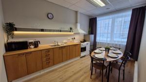 Räpina Guest Apartment的厨房或小厨房