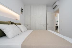 Postel nebo postele na pokoji v ubytování Villa Azur agia Anna + 53 fotografií