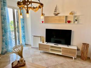 a living room with a flat screen tv at Casa Yasmine in Santa Flavia