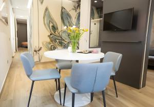 TV o dispositivi per l'intrattenimento presso The Best Nest - Home Suite Home NEW OPENING