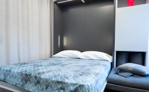Letto o letti in una camera di The Best Nest - Home Suite Home NEW OPENING