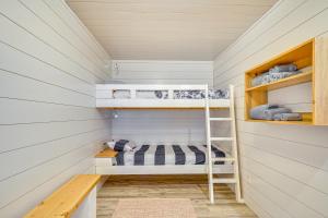 a room with bunk beds in a house at Dreamy Wine Country Retreat Sherwood Rose Cabin in Sherwood