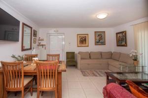 Posezení v ubytování Tatiana Luxury Apartment with Private Pool by Gigi Star