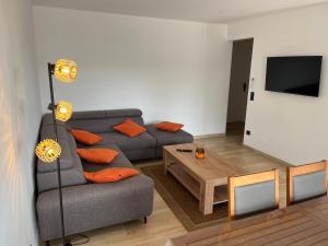 a living room with a couch and a table at Sole e Mare in Mimizan-Plage