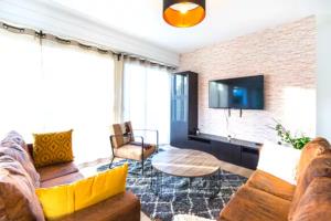 Χώρος καθιστικού στο VILLA CITY GARDEN - Maison Spacieuse et Jardin - Proche Centre ville