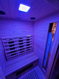 Fotografie z fotogalerie ubytování Escapade Mâconnaise Spa-Sauna-Ciel de pluie tropicale-Champagne Nuit Romantique v destinaci Mâcon