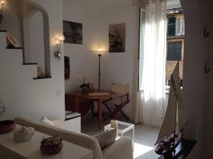 A seating area at Civico 3