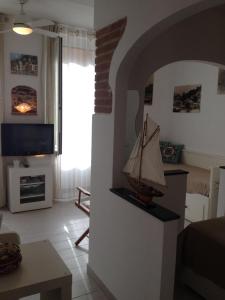 A television and/or entertainment centre at Civico 3