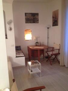 A seating area at Civico 3