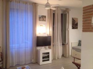 A television and/or entertainment centre at Civico 3