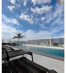 a view of a swimming pool in a building at #1806A# - Apto 1 quarto- Metropolitan Barcelona in Goiânia