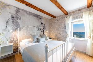 Ένα ή περισσότερα κρεβάτια σε δωμάτιο στο Villa Castellum Canalis +48 φωτογραφίες