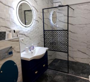 Ένα μπάνιο στο Blue Studio