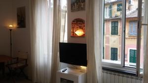 A television and/or entertainment centre at Civico 3