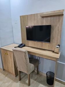 TV a/nebo společenská místnost v ubytování KayQuin Garden