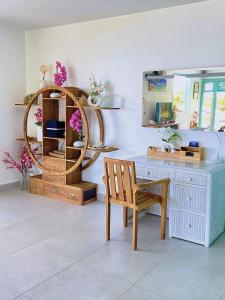 Espace Harmonie Deshaies - Vue Mer & Piscine Panoramique的休息区