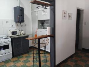 a small kitchen with a table and a stove at Alquileres Allen in Allen