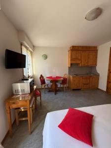 Μια τηλεόραση ή/και κέντρο ψυχαγωγίας στο Monolocale/ apartment Caterina