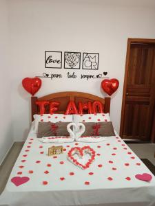 Cama ou camas em um quarto em Chalés e suítes lima