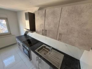 a kitchen with a sink and a counter top at Benk 24H Apartment Nr 3 Perfekt für bis zu 6 Personen in Hofheim am Taunus +17 photos