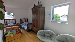 Saint-Médard-dʼAunisにあるWooden house with indoor poolのギャラリーの写真