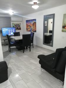TV a/nebo společenská místnost v ubytování Casa completa en Escobedo NL