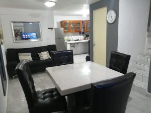Kuchyň nebo kuchyňský kout v ubytování Casa completa en Escobedo NL