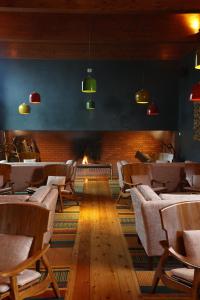 Praia do Canal Nature Retreat - Small Luxury Hotels of the World的休息区