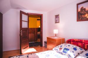 A bed or beds in a room at Vilka Stefi