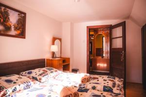 A bed or beds in a room at Vilka Stefi